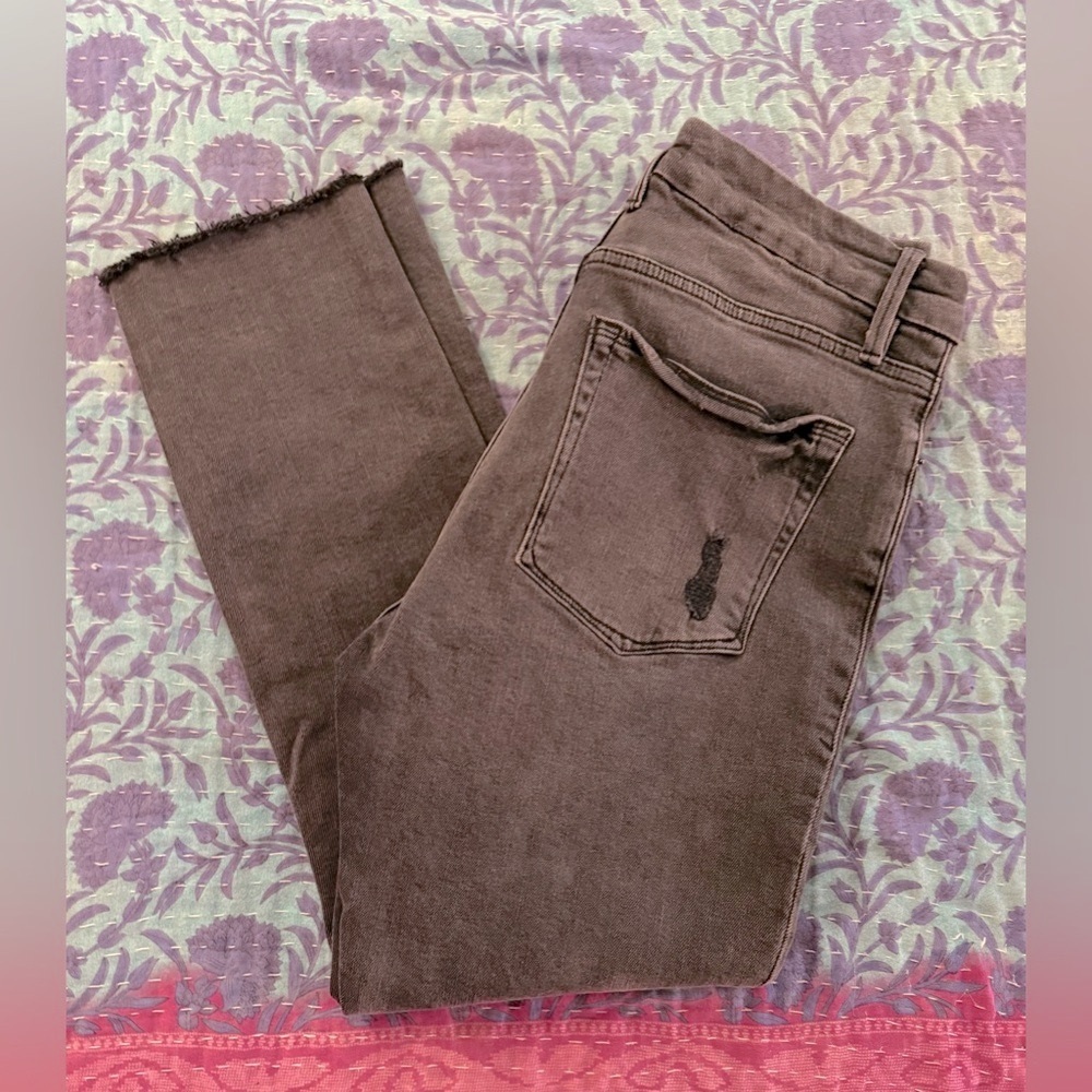GOOD AMERICAN 12/31, black crop straight leg, raw hem, great pair of jeans!